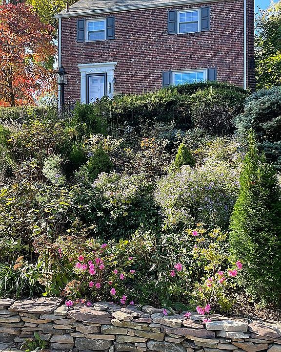 2nd image of 2420 Seminary Rd