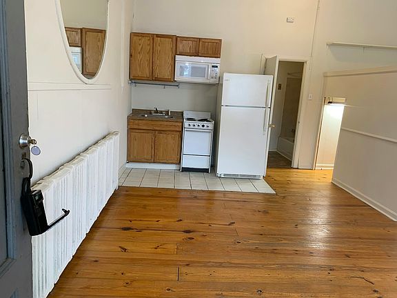 2nd image of 2536 Amber St #1F