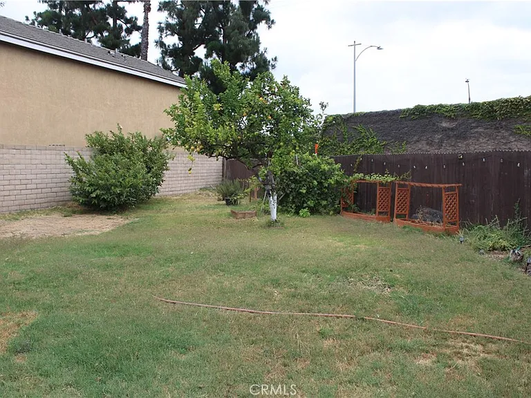 1810 W Houston Ave — Photo 16