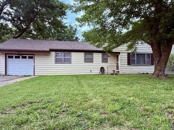 4316 SW 23rd St, Topeka, KS 66614