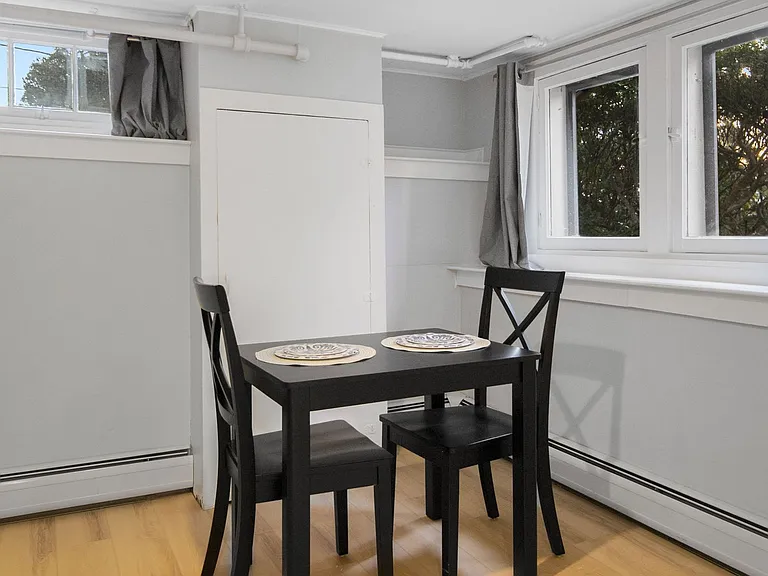 104 Harvard Pl — Photo 38