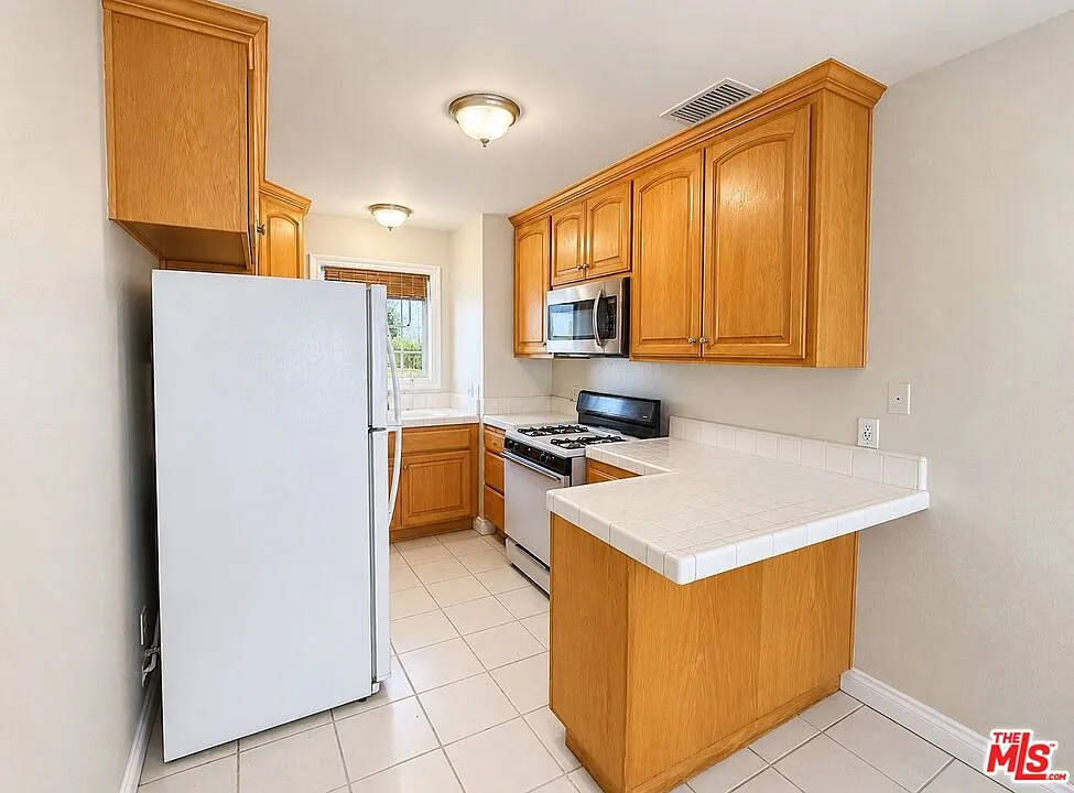 2 bed, 2.0 bath, 960 sqft, $2,500 — Photo 4