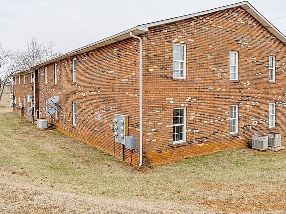 3rd image of 421 N Woodland Dr #9