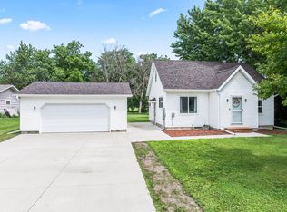 820 1st St NE, Dodge Center, MN 55927