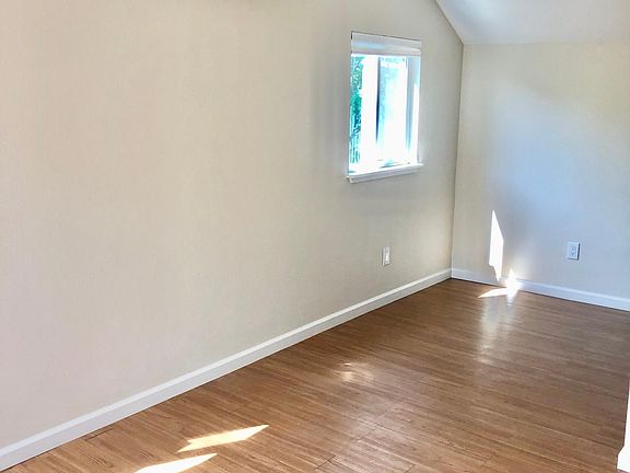 5th image of 1674 1/2 H St
