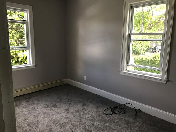 Master Bedroom (8.5 x 12.5)