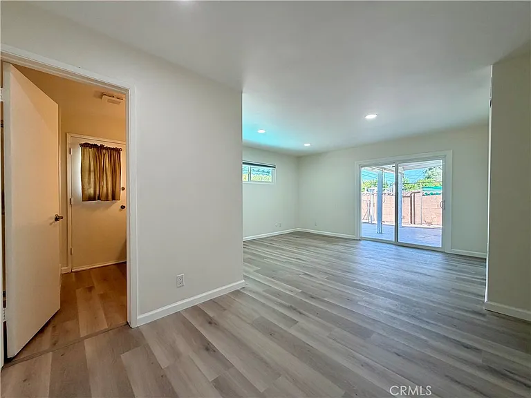6621 Whitman Ave — Photo 17