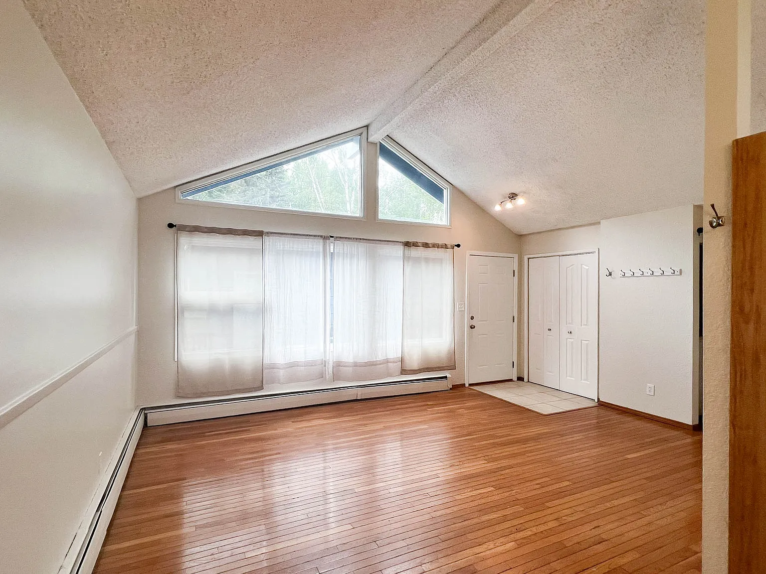 1235 Crescent Drive - 1 — Photo 2