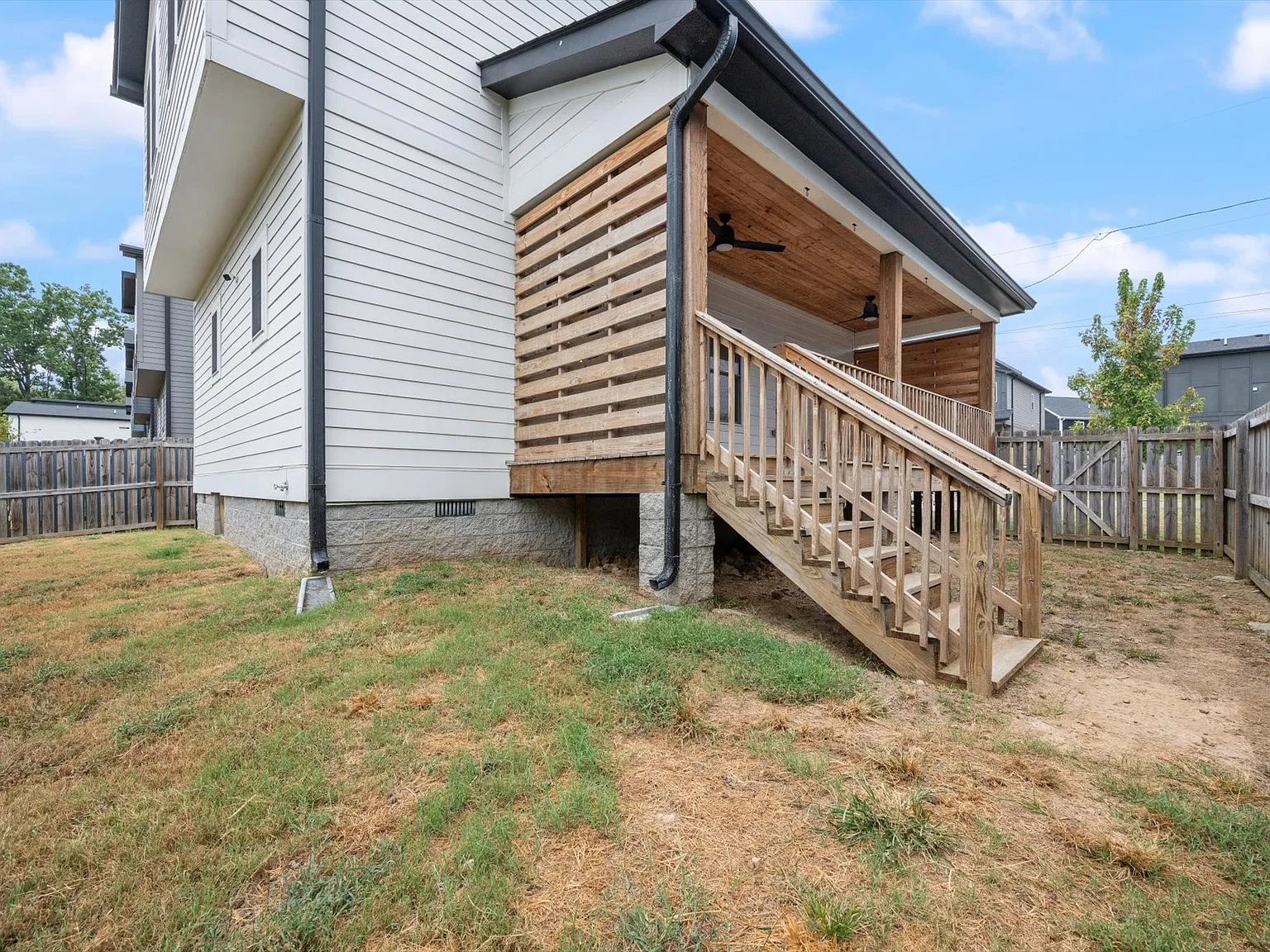 3 bed, 2.5 bath, 1703 sqft, $2,800 — Photo 2