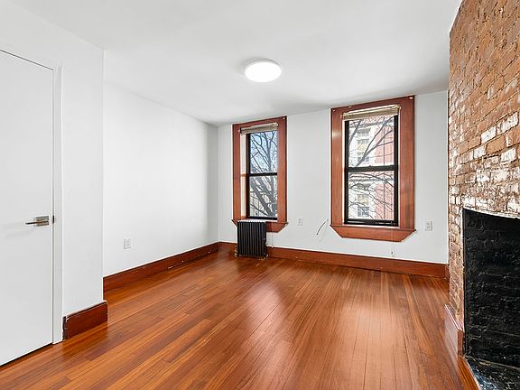 3rd image of 112 E 4th St APT 1