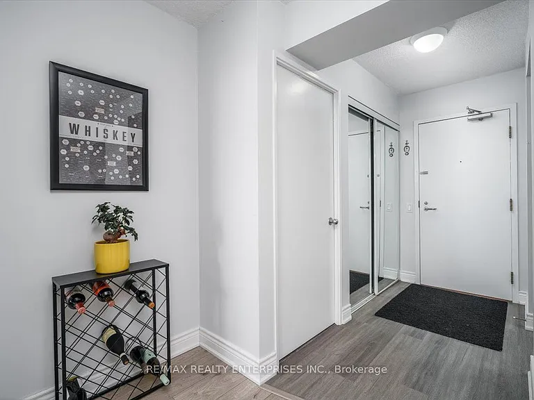 21 Overlea Blvd NE #506 — Photo 3