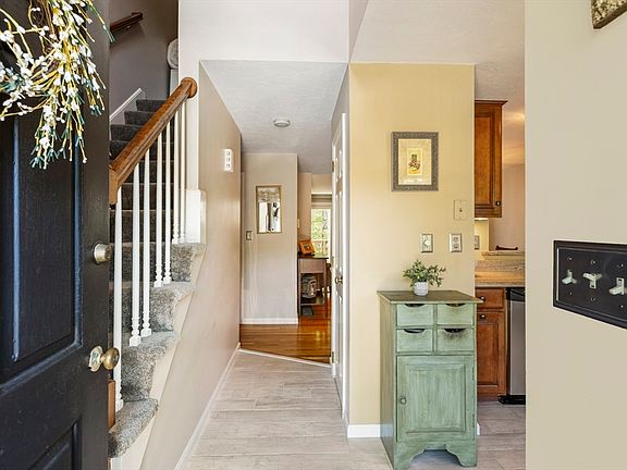 4th image of 19 Country Village Way Unit 19