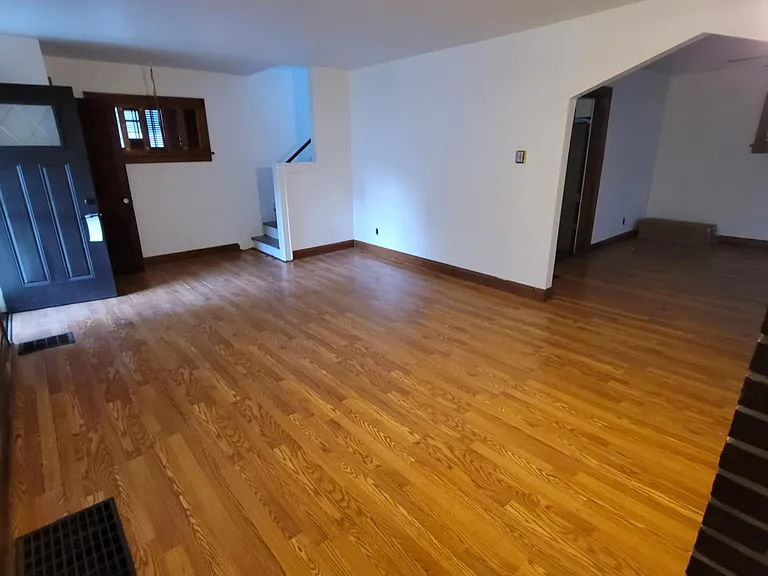 2208 Barrymore Ave — Photo 11