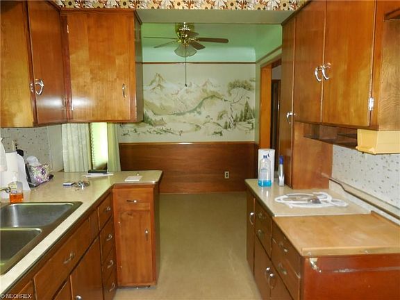 Looking at Eating area in Kitchen