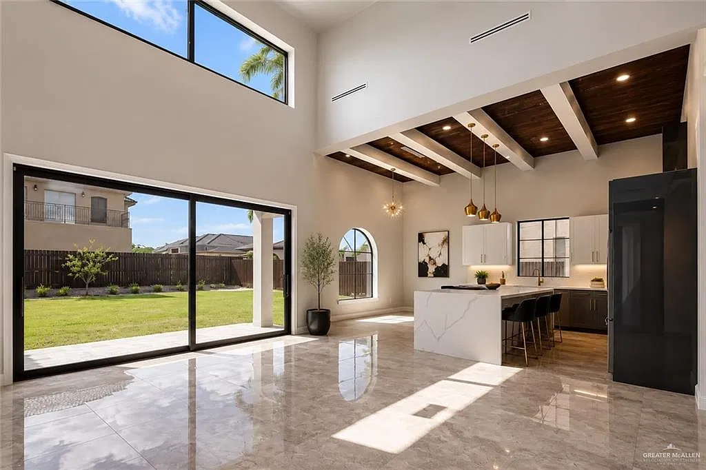 5 bed, 4.5 bath, 3365 sqft, $5,500 — Photo 3