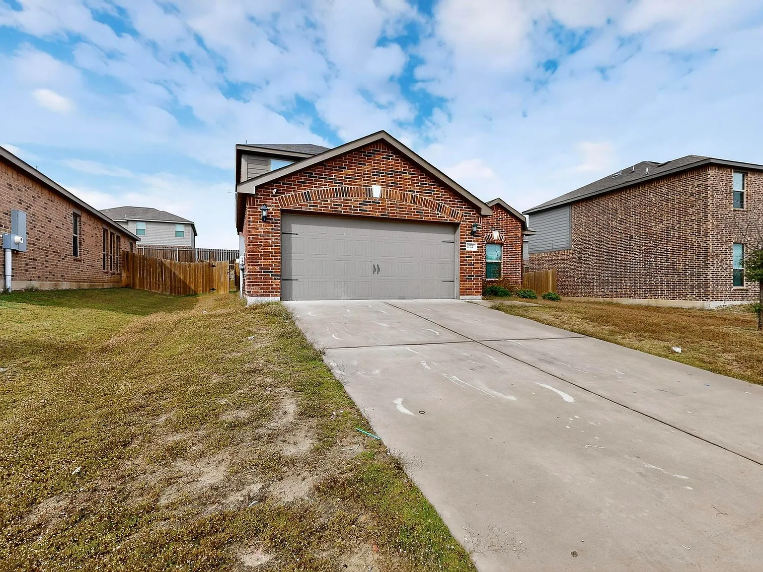 4 bed, 2000 sqft, $2,100 — Photo 3