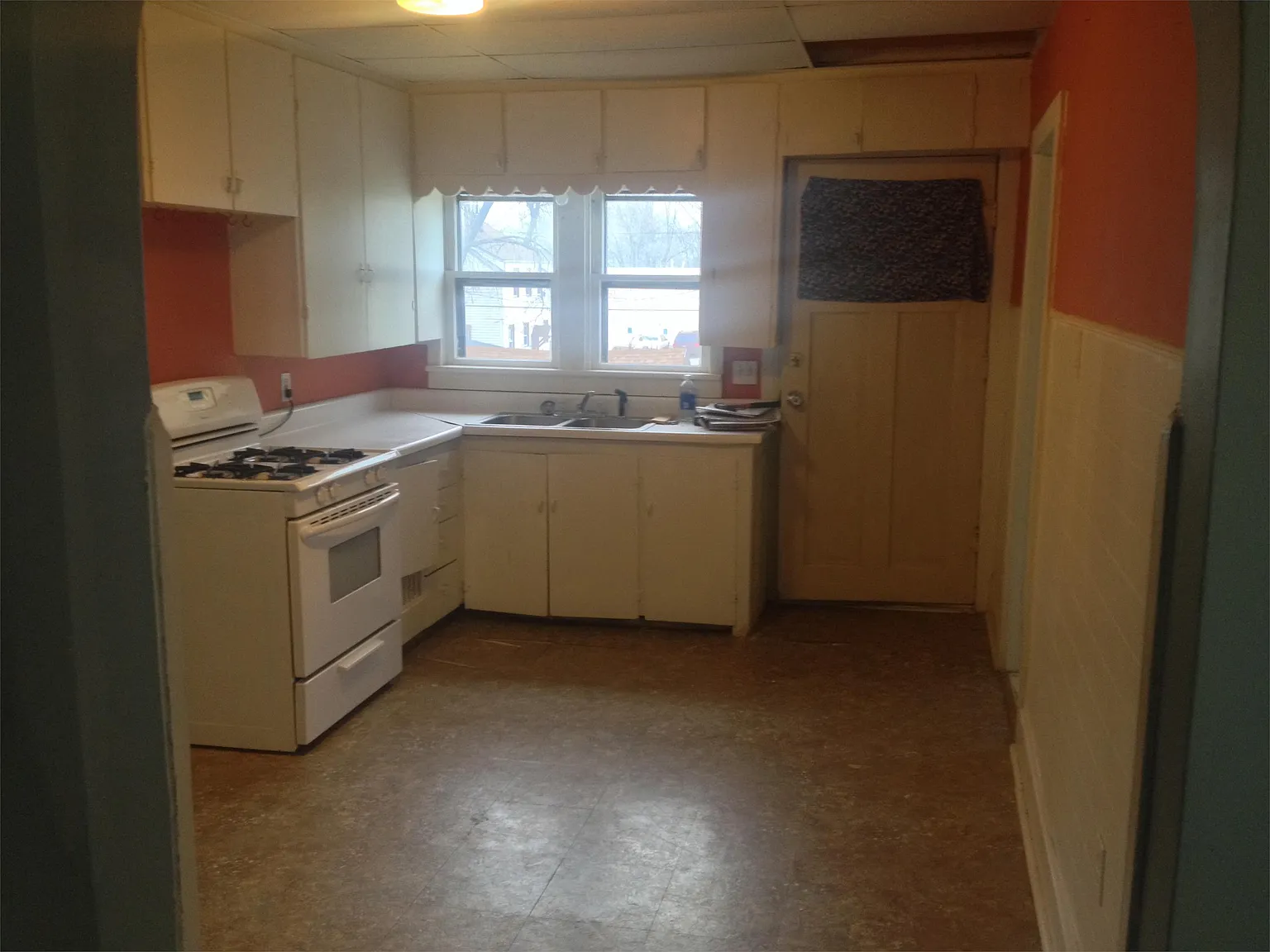 505 W Broadway - 3 — Photo 2