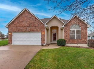 611 Meadowlark Dr, Raymore, MO 64083