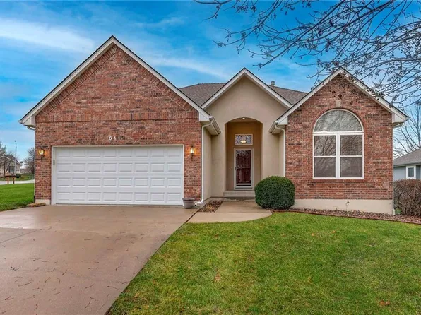611 Meadowlark Dr, Raymore, MO 64083