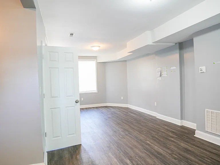1204 Bonaparte Ave — Photo 16