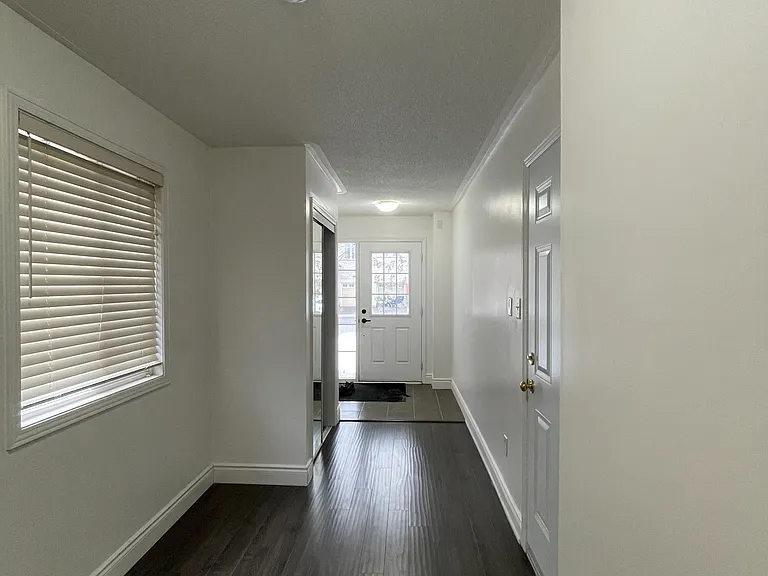 11 Etienne St — Photo 2