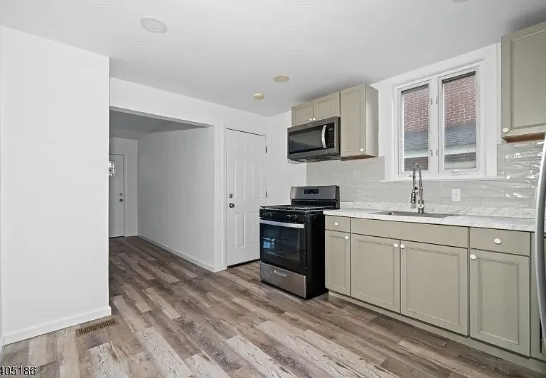 509 Centre St #1 — Photo 4