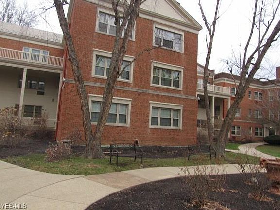 3rd image of 15875 Van Aken Blvd APT 103C