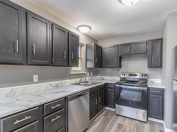 4th image of 2665 S Thomas St