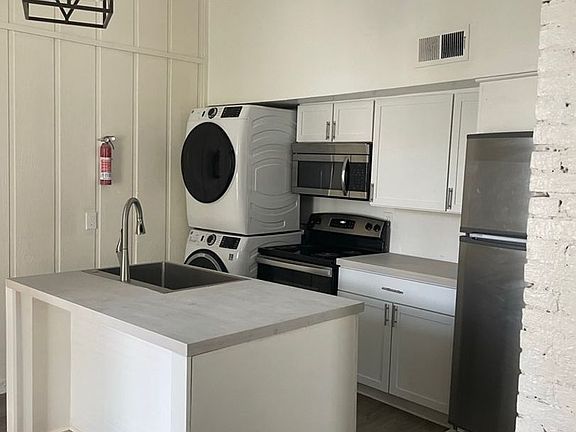 3rd image of 7710 Oak St
