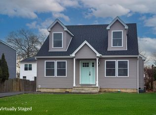 20 Saint George Dr, Shirley, NY 11967