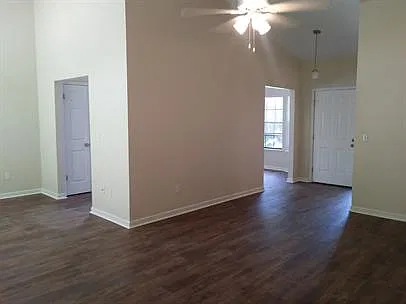 2 bed, 1000 sqft, $1,400 — Photo 3
