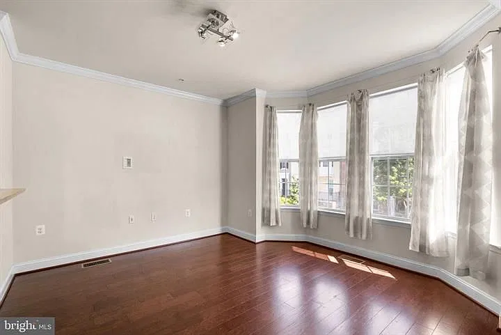 3 bed, 3.0 bath, 2230 sqft, $3,500 — Photo 2