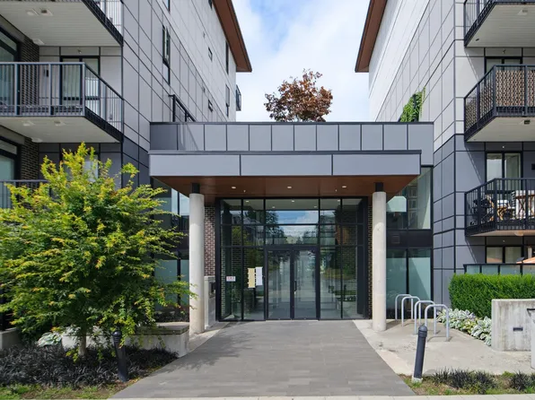 750 Dogwood St #220, Coquitlam, BC V3J 4B9