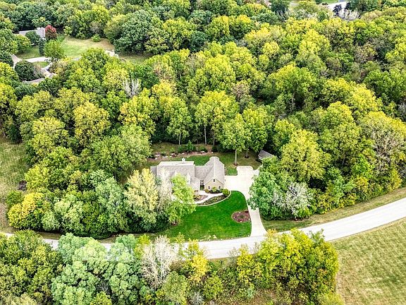 4th image of 135 Country Ln