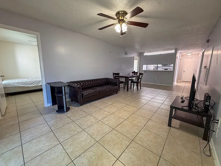 3921 SW 34th St #301 — Photo 22