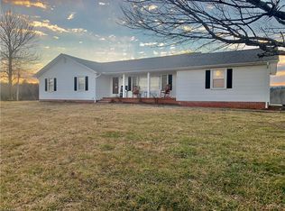 322 Arless McCraw Ln, Mount Airy, NC 27030