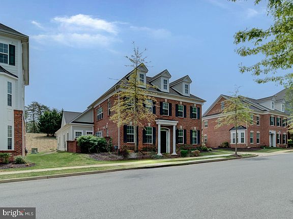 3rd image of 228 Buckeye Cir