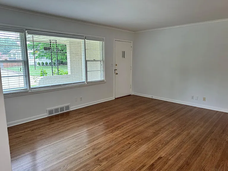 2815 E 36th Pl — Photo 11