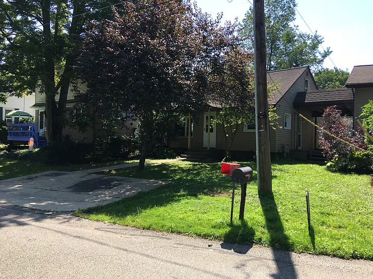 215 Cherry St — Photo 2
