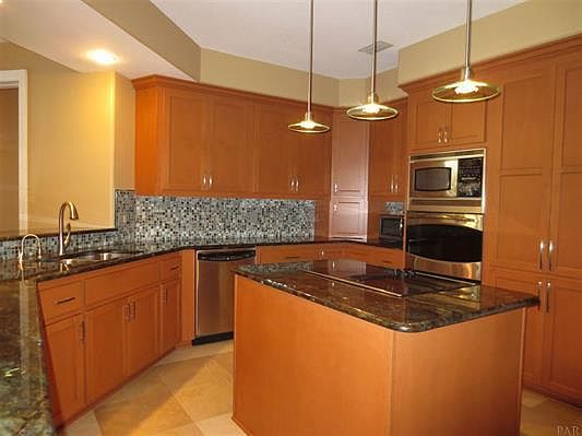 3rd image of 1074 Kelton Blvd