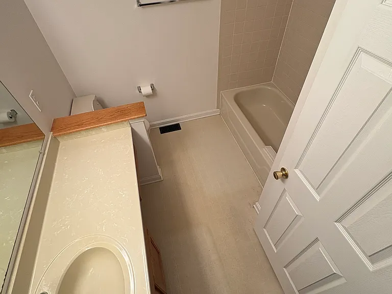 305 Mount Royal Ave — Photo 13