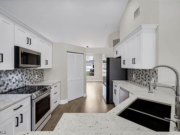 3rd image of 13651 Willow Bridge Dr