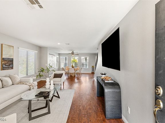 3rd image of 8556 Gracious Pine Ave