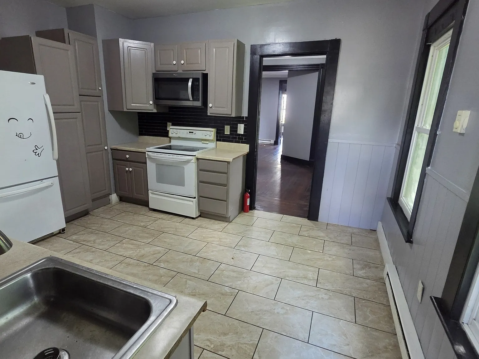 4 bed, 1.0 bath, 3962 sqft, $2,100 — Photo 4