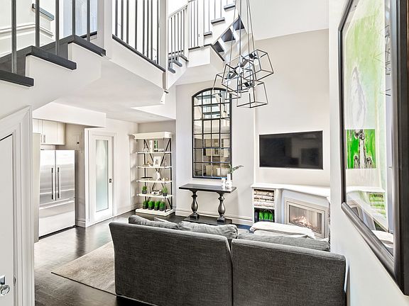 3rd image of 55 W 76th St APT 10