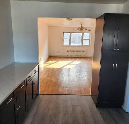 3rd image of 1560 Taylor Ave