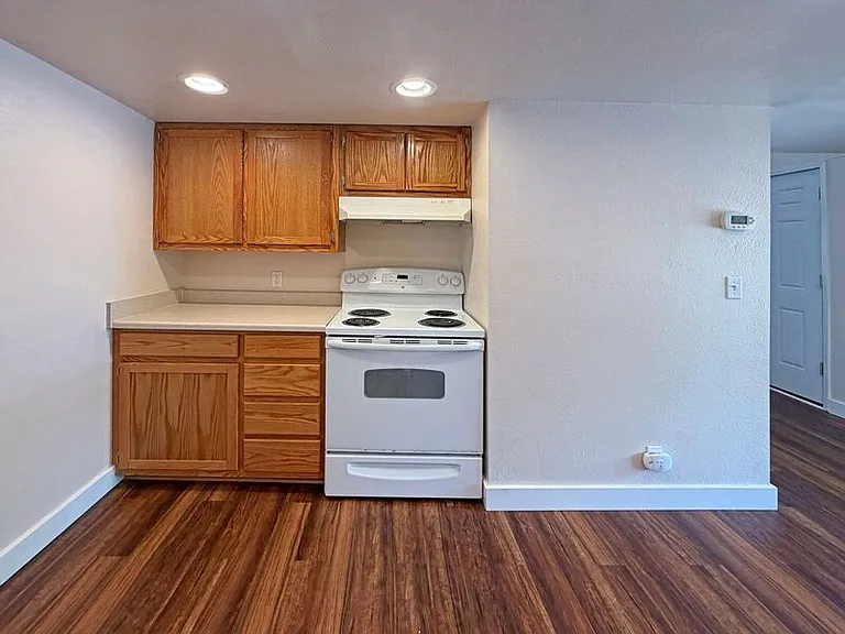 544 W 20th Ave — Photo 12