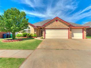 9301 Shady Grove Rd, Moore, OK 73160