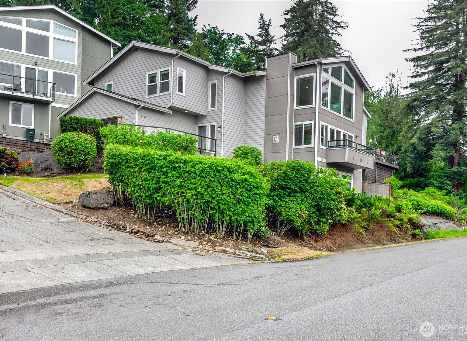 4 bed, 3.5 bath, 3880 sqft, $5,380 — Photo 1