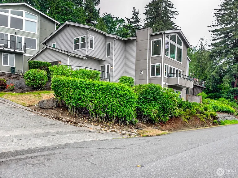 4307 166th Ln SE — Photo 1